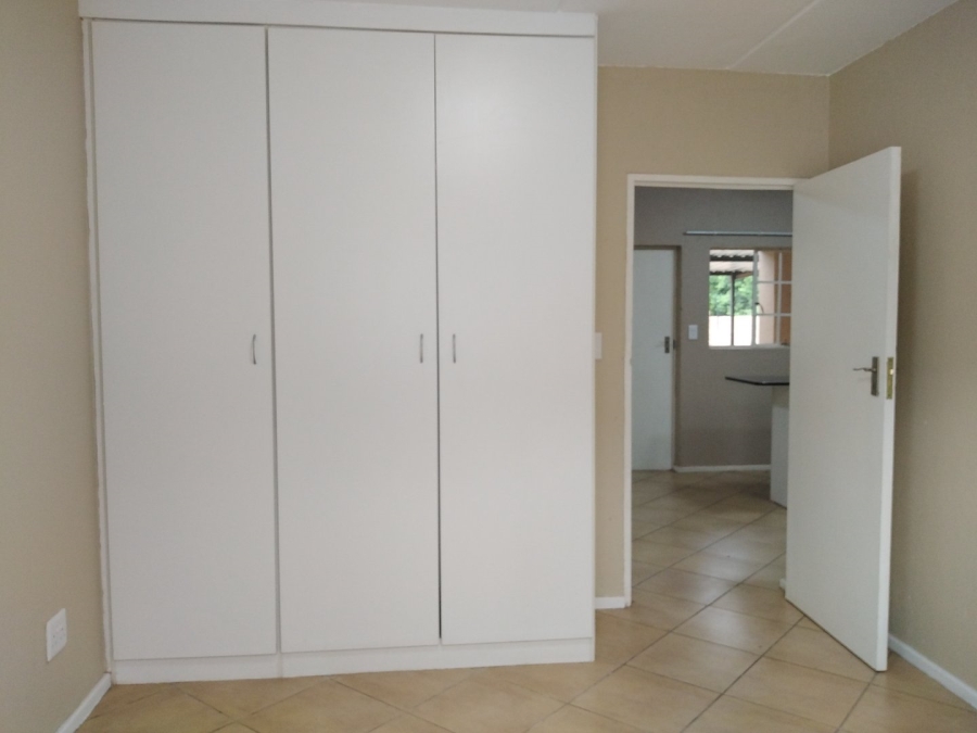 To Let  Bedroom Property for Rent in Van Der Hoff Park North West